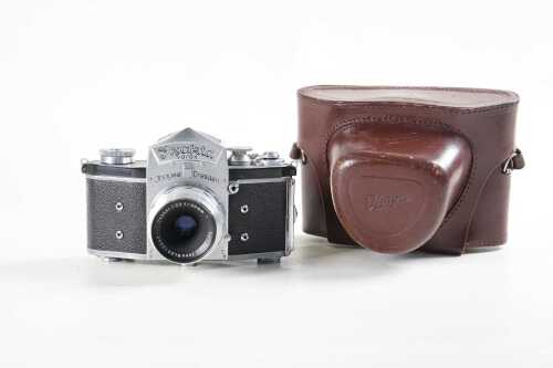 An Ihagee Exakta Varex SLR film camera, c.1950
