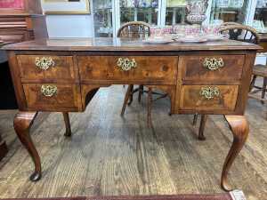 A Georgian walnut desk - 2