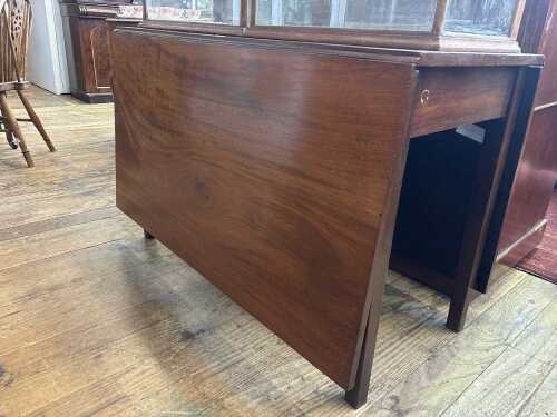 A George III mahogany dropside table