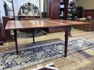 A George III mahogany dropside table - 3