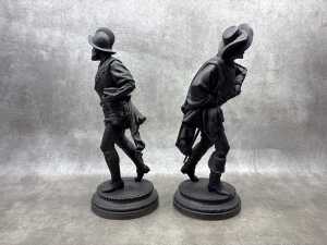 Pair of antique cast spelter musketeer statues - 3