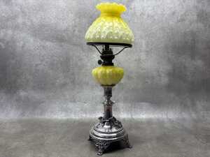 An antique kerosene lamp - 2
