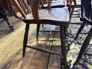 Set of six matched antique Windsor chairs including two carvers. - 5