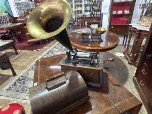 An Edison Standard cylinder phonograph, with cylinders - 4