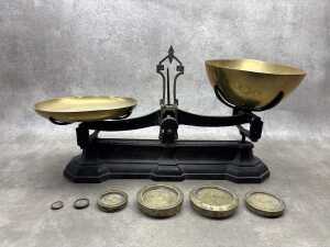 W & T Avery antique set of scales with weights - 4