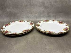 A Royal Albert Old Country Roses porcelain dinner setting for four - 2