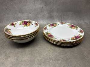 A Royal Albert Old Country Roses porcelain dinner setting for four - 3