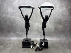 Pair of Art Deco style painted bronze figural table lamps on marble bases - 3