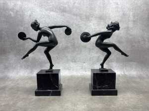 Pair of Art Deco style painted bronze figures on marble bases - 2