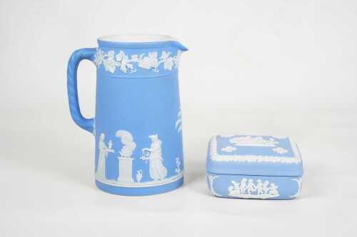 Two pieces of Wedgwood Jasperware
