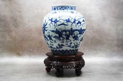 Reproduction Ming dynasty Wan li style blue and white jar