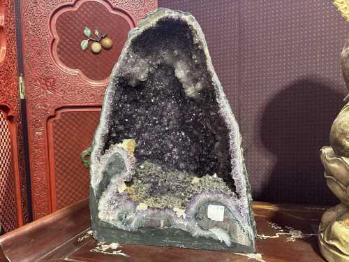 Amethyst crystal geode