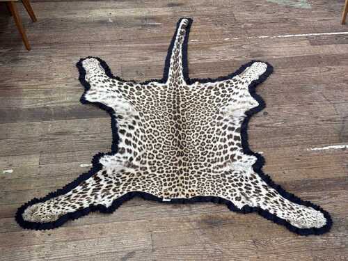 Vintage leopard skin