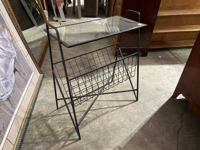 Metal magazine rack
