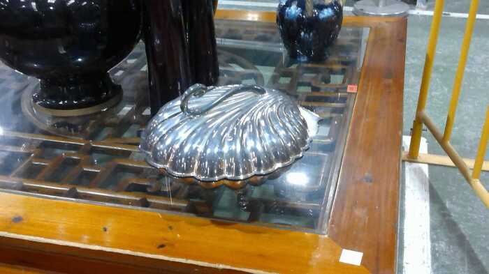Leonnard Shell Leonard silverplate clam shell with swan handle.
